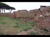 04954 ostia - regio i - insula xvii - caseggiato con fornace (i,xvii,1) - ostseite - 3. raum von norden - nordwand - 09-2023.jpg